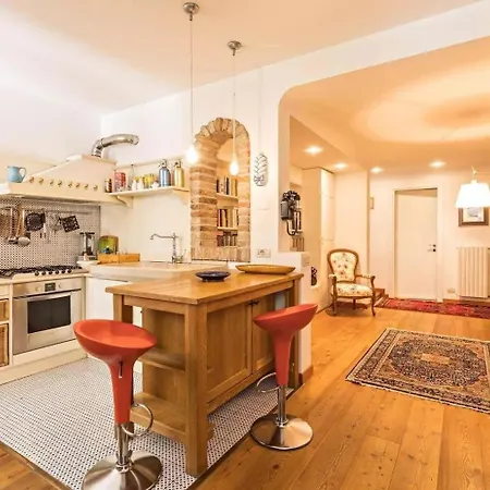 In Mit Garten Und Whirlpool Salo