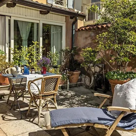 In Mit Garten Und Whirlpool Salo